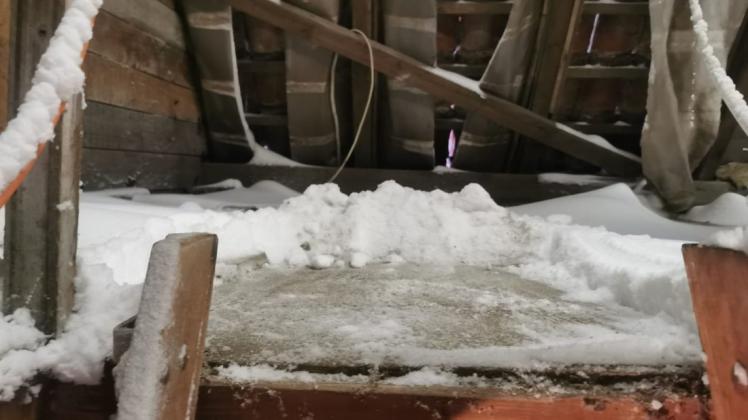 Auf dem Dachboden von Familie Lauinger in Meppen-Helte lag eine dicke Schneeschicht.