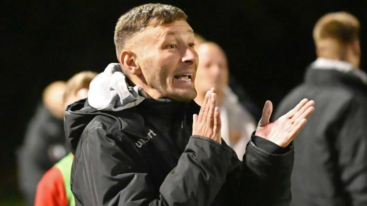 Der FC Mecklenburg Schwerin und Trainer Stefan Lau wollen auch in den kommenden beiden Spielzeiten gemeinsame Wege gehen.