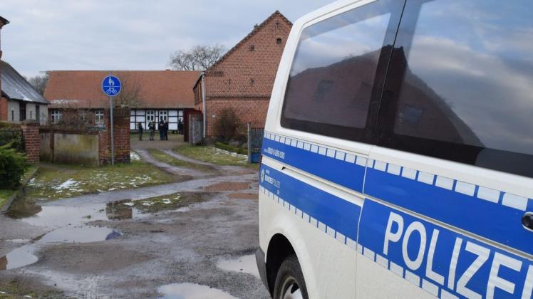 Am 14. Januar hatten Beamte des Zollfahndungsamtes Berlin-Brandenburg und der Bundespolizei einen Vierseitenhof in Berge und später auch noch ein Haus in Groß Breese durchsucht.
