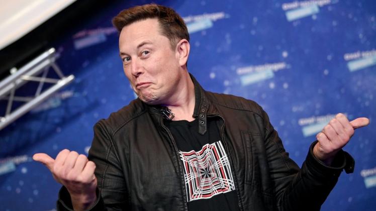 Elon Musk, Chef der Weltraumfirma SpaceX und Tesla-CEO, wie ihn seine Fans lieben: lustig, locker und fast nebenbei extrem erfolgreich – eben ganz anders, als andere Chefs.