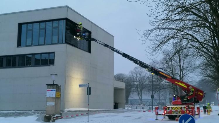Die Feuerwehr war am Sonntagabend an einem Gebäude der Hochschule Osnabrück im Einsatz.