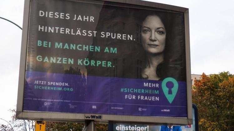 Mit mehreren Aktionen wie diesen Plakaten wird bundesweit auf häusliche Gewalt aufmerksam gemacht. In Delmenhorst beobachtet der ASD zunehmend schwere Fälle.