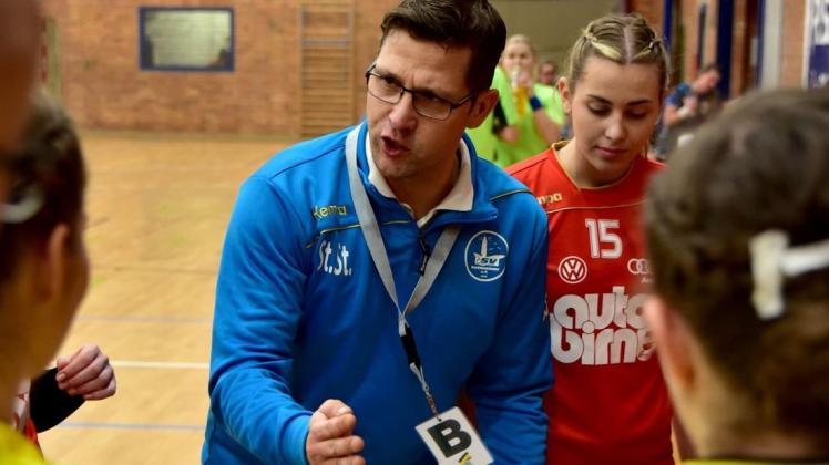 Sieht im Moment „keine Chance, über eine Fortführung der Saison nachzudenken“: Stefan Strack, Trainer der Landesliga-Handballerinnen des SV Warnemünde