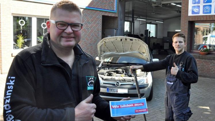 Viele Handwerksbetriebe, darunter auch Kfz-Meister Carsten Budzinski (links) aus Delmenhorst, halten auch in Zeiten der Pandemie ihr Ausbildungsangebot aufrecht. Viele Handwerksbetriebe, darunter auch Kfz-Meister Carsten Budzinski (links) aus Delmenhorst, halten auch in Zeiten der Pandemie ihr Ausbildungsangebot aufrecht.