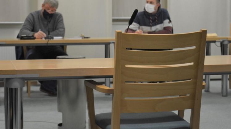 Gemeindevertreter könnten ihre Sitzungen auch ins Internet verlegen. Die meisten setzen aber weiter auf Präsenz und weichen lieber in größere Räume aus.