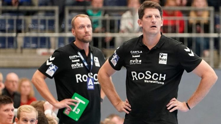 Kein Spiel am Donnerstag für HSG-Trainer Daniel Kubes (rechts) und den Sportlichen Leiter Heiner Bültmann. Foto: Werner Scholz