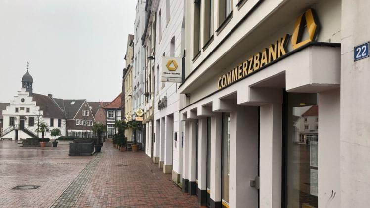 Commerzbank-Filiale in Lingen: 790 Zweigstellen betreibt die Bank aktuell bundesweit, aus Kostengründen sollen es künftig nur noch 450 sein.