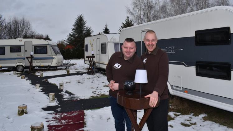 Die Caravans sind für die Woche ständig ausgebucht. Wer einen bestimmten Termin haben möchte, muss dafür zwei Wochen vorher planen, heißt es von Sebastian (l.) und Christoph Kunze. Die Caravans sind für die Woche ständig ausgebucht. Wer einen bestimmten Termin haben möchte, muss dafür zwei Wochen vorher planen, heißt es von Sebastian (l.) und Christoph Kunze.