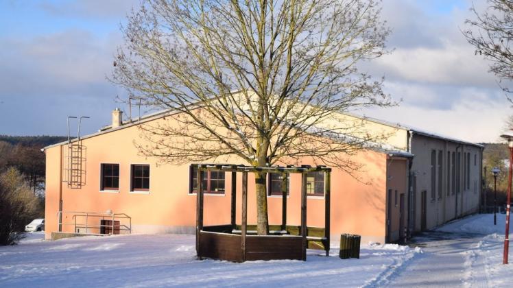 Die Mehrzweckhalle in Kobrow I - sie bietet viele Möglichkeiten für Spiel, Spaß und Sport. Die Mehrzweckhalle in Kobrow I - sie bietet viele Möglichkeiten für Spiel, Spaß und Sport.