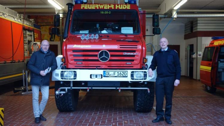 Bald wieder normales Feuerwehrleben? Hudes Bürgermeister Holger Lebendinzew und Gemeindebrandmeister Jörg Schmidt