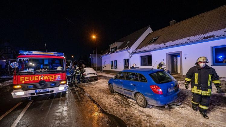 Bei einem Wohnhausbrand in Radevormwald im Bergischen Land sind fünf Menschen ums Leben gekommen.