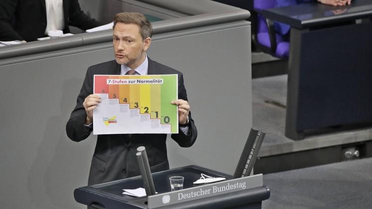 Nicht nur meckern, sondern eigene Vorschläge machen:  FDP-Fraktonschef Christian Lindner verweist im Bundestag auf seinen Sieben-Stufen-Plan für Maßnahmen und Lockerungen.
