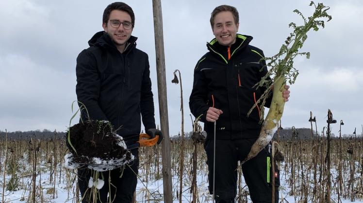 Auf dem Acker hat der Frost durchaus seine Vorteile, wissen die Landwirte Marvin und Rene Kreye aus Großenkneten. Auf dem Acker hat der Frost durchaus seine Vorteile, wissen die Landwirte Marvin und Rene Kreye aus Großenkneten.