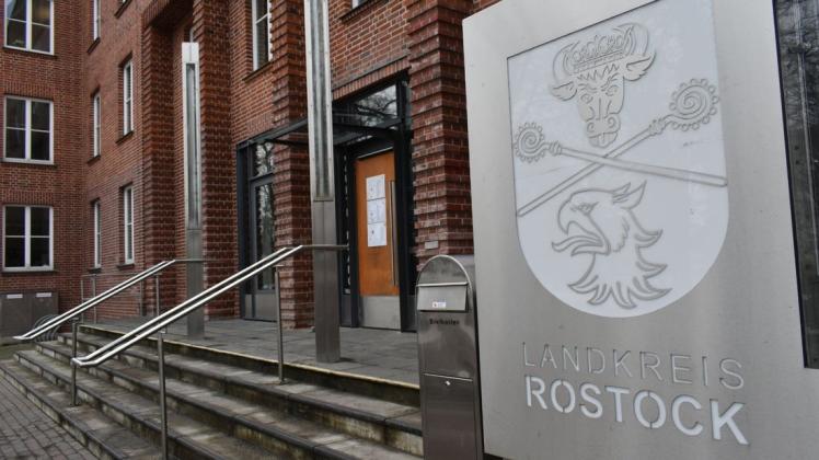 Der Kreisausschuss des Kreistages im Landkreis Rostock berät zurzeit den Doppelhaushalt 2021/2022. Streit gibt es um die Höhe der Kreisumlage.