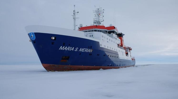 Mit diesem Forschungsschiff Maria S. Merian gehen Forschende aus Geologie und Physik verschiedener wissenschaftlicher Einrichtungen auf große Untersuchungsfahrt. Sie startet am 25. Februar