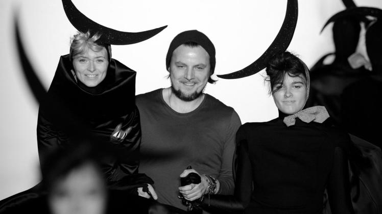 Der Designer Sascha Gaugel nach der Präsentation seiner Kollektion "Hausach Couture" auf der Mercedes-Benz Fashion Week.