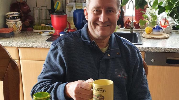 Stefan Radek bei seinem ersten Kaffee nach der Entlassung aus dem Krankenhaus.
