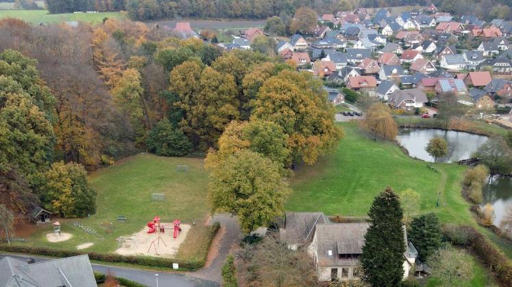 Am Rand des Wäldchens Pastorsholz soll im Frühjahr 2021 mit dem Bau der zweiten Kindertagesstätte in Merzen begonnen werden. Der Spielplatz wird auf die Grünfläche neben den Dorfteichen verlegt. Diese wiederum soll ein Teil des neuen Dorfparks werden.