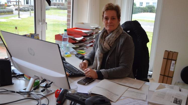 Backhaus-Geschäftsführerin Yvonne Krieger muss jetzt in Corona-Zeiten an ihrem Schreibtisch viel mehr Verwaltungsarbeiten leisten als in Normalzeiten.