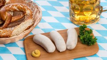 In der bayerischen Küche wird das Weißwurstfrühstück als Teil regionaler Traditionen gefeiert.