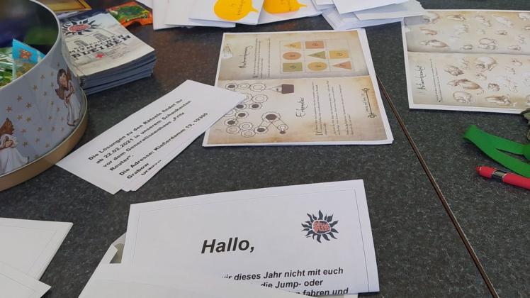 Rätselseiten und Bastelbögen packten Heidi Brüning und Sarah Schleiff vom „Blue Sun“ in Grabow in die Überraschungsbriefe für die Kinder und Jugendlichen. Rätselseiten und Bastelbögen packten Heidi Brüning und Sarah Schleiff vom „Blue Sun“ in Grabow in die Überraschungsbriefe für die Kinder und Jugendlichen.