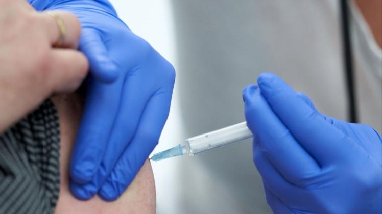 Im Impfzentrum Itzehoe wird nun auch der dritte zugelassene Impfstoff von Astrazeneca verwendet.