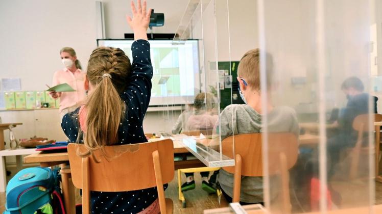 Unterricht in Corona-Zeiten: In Bremen sollen die Grundschüler am 1. März wieder zurück in die Klassen kommen. Bildungssenatorin Claudia Bogedan berichtet im Interview von erheblichen Auswirkungen des Lockdowns auf Kinder.