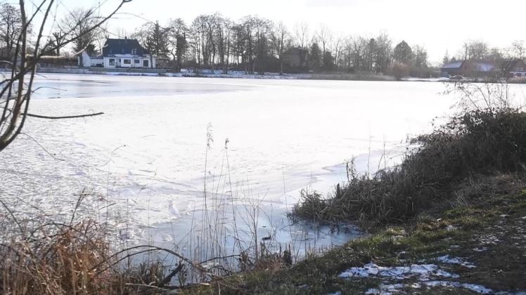 Ein Ehepaar rettete die Kinder aus dem Eis auf dem Mühlenteich in Bollingstedt.