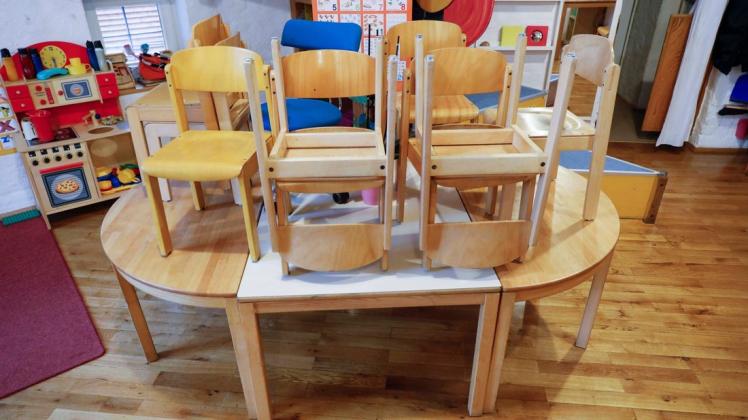 Die Stühle in den Kindergärten im Kreis Pinneberg können bald wieder für die Kita-Kinder bereit gestellt werden. Ab dem 1. März soll wieder ein eingeschränkter Regelbetrieb angeboten werden.