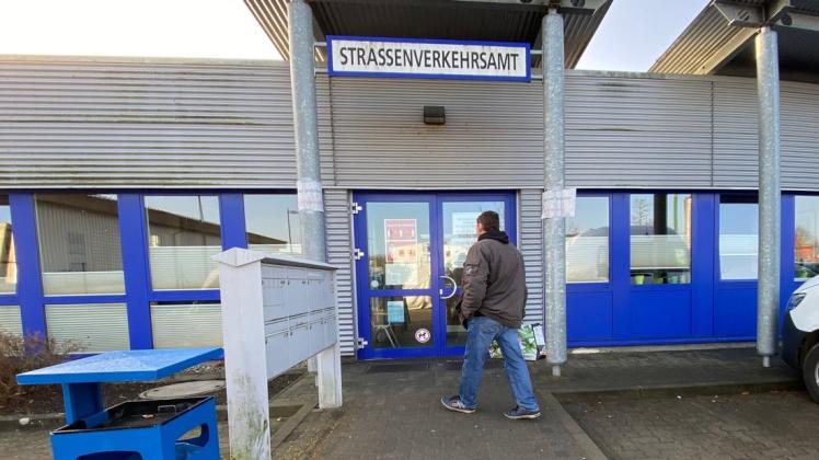 Auch in Zeiten der Pandemie haben die Zulassungsstellen geöffnet. Es gelten aber  Hygiene- und Abstandregeln.