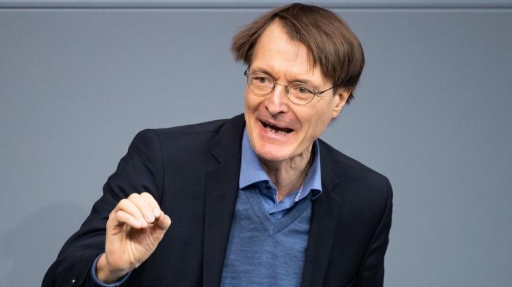 Gesundheitsexperte Karl Lauterbach (SPD) forderte beim WDR alle Impfwilligen unter 65 in den ersten drei Impfgruppen mit AstraZeneca zu versorgen.