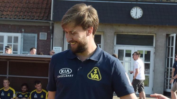 Trainer Key Riebau kämpft mit dem SV Atlas Delmenhorst um den Klassenerhalt in der Fußball-Regionalliga.