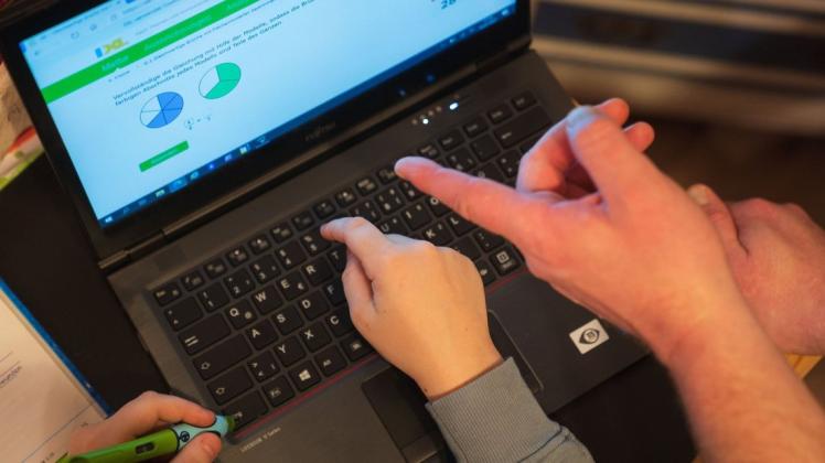 Homeschooling verursacht zusätzliche Kosten, die viele überfordern, wie der neue "Zuhören"-Fall der Diakonie beweist.