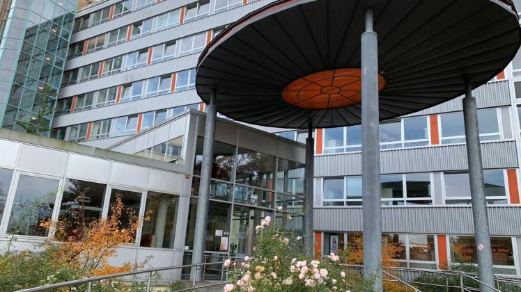 Voraussetzungen für einen Besuch im Klinikum Südstadt Rostock sind, dass die Besucher über 14 Jahre und gesund sind sowie keine Atemwegsinfektion haben.