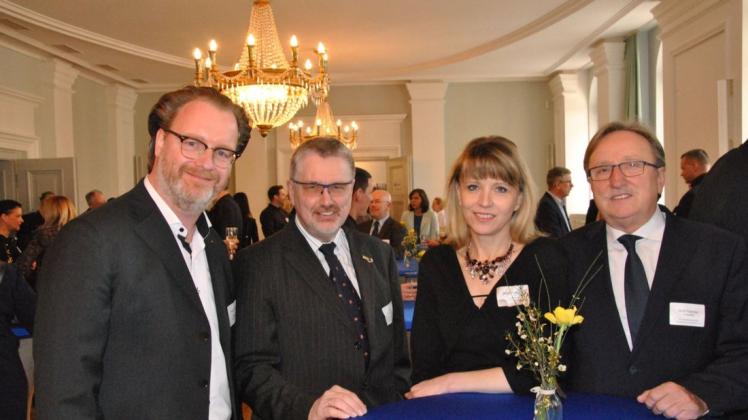 Wirtschaft trifft Politik: Präsident Rolf Paukstat (r.), Regionalleiter Thomas Tweer (l.) und Vizepräsident Detlef Elss begrüßten die Landtags-Vizepräsidentin Beate Schlupp.
