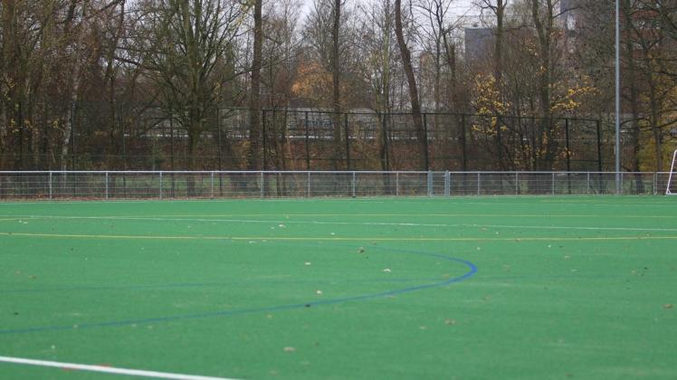 Auf dem neuen Kunstrasenplatz im VfL-Stadion 2, gelegen im Pinneberger Stadtwald Fahlt, wird in der kommenden Saison auch Sten Quardfasel für den VfL Pinneberg kicken.