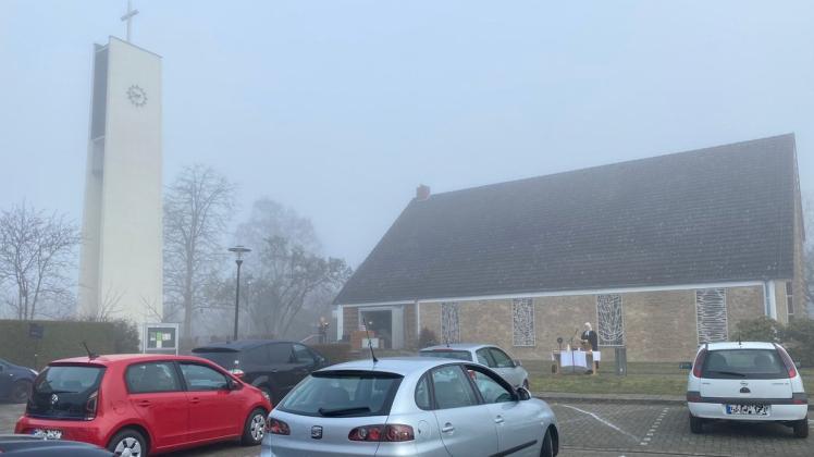 Gut angenommen wurde der erste Autogottesdienst der Auferstehungskirchengemeinde Wissingen/Jeggen.