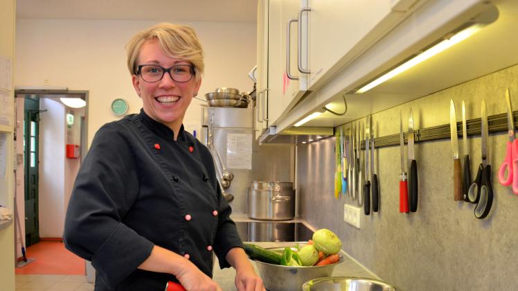Ann-Kathrin Hüpel kocht aus Leidenschaft und gibt VHS-Kochkurse in Belm, Borgloh und Georgsmarienhütte.