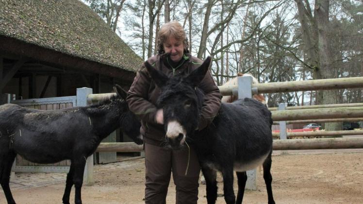 Mit viel Leidenschaft kümmert sich Petra Koppe seit 43 Jahren um die Tiere im Wildpark.