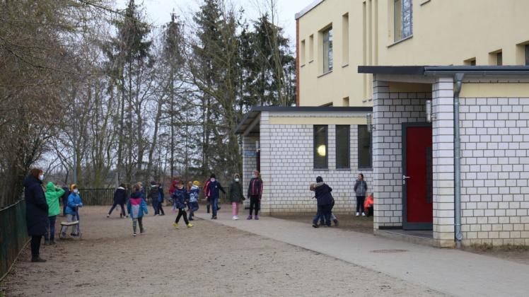 Hofpause an der Grundschule Wittenburg, für deren Sanierung und Neubau sind nun weitere Fördermittel in Aussicht gestellt worden.