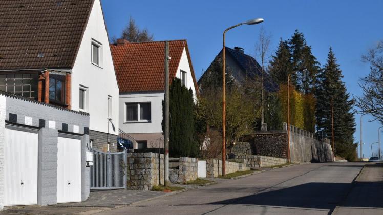 Bleiben dunkel: Die Straßenlampen im Wipersdorfer Weg in Brüel wurden abgeschaltet.