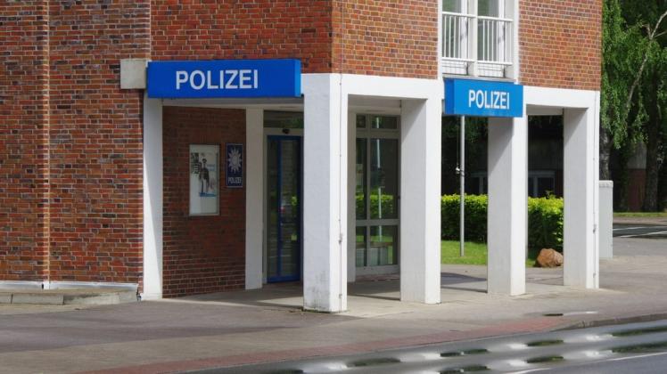 In einer Gewahrsamzelle der Delmenhorster Polizei kollabierte der 19-Jährige.