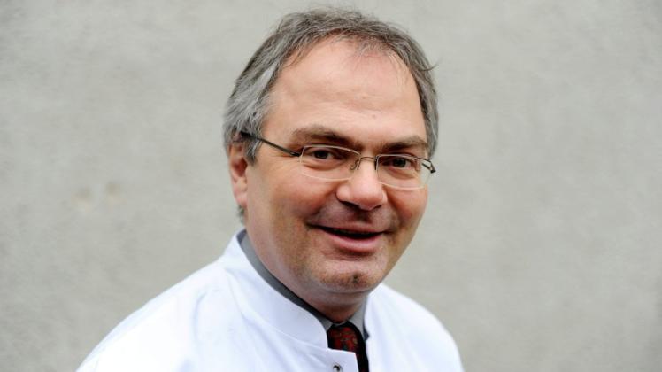 Der Virologe Helmut Fickenscher ist Leiter des Instituts für Infektionsmedizin am Universitätsklinikum Schleswig-Holstein.