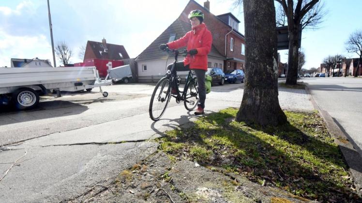 Bei einer Umfrage des Allgemeinen Deutschen Fahrrad-Clubs landet Husum im hinteren Mittelfeld. Für Edith Wienhues, Vorsitzender der Gruppe in Nordfriesland, kommt das Ergebnis nicht überraschend. Hier befindet sie sich im Osterende. Die Sanierung der Straße ist noch nicht abgeschlossen.