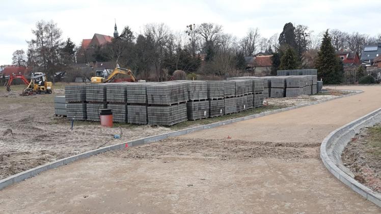 Mit der Befestigung der Planstraße sind die Erschließungsarbeiten in zwei bis drei Wochen abgeschlossen.