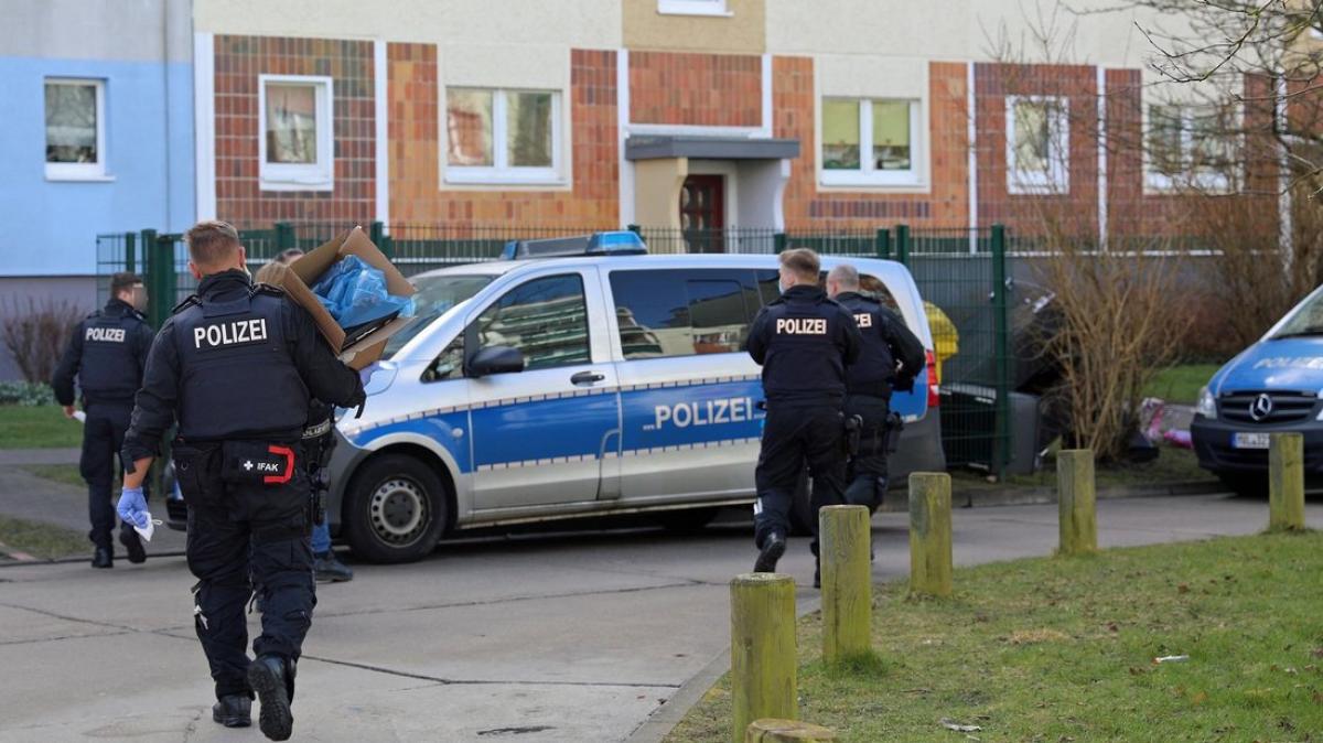 Polizei Durchsucht Wohnungen Von Vier Tatverdächtigen In Rostock | NNN