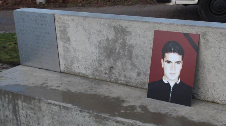 Ein Foto zeigt den den vom rechtsextrem Terror-Netzwerk "NSU" ermordeten und damals erst 25-jährigen Mehmet Turgut.