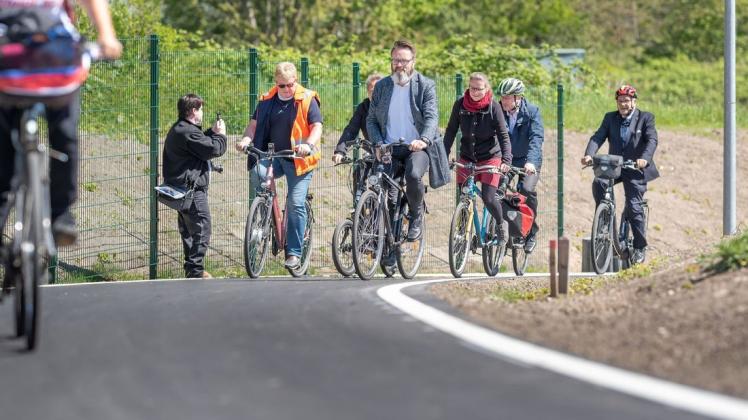 Auch die Eröffnung eines Radschnellwegs im Sommer 2020 in der Südstadt kann nicht darüber hinweg täuschen, dass Rostock beim Ziel Fahrradstadt zu werden, noch lange nicht am Ziel ist.