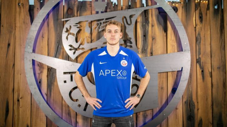 Timo Becker verstärkt bis Saisonende den FC Hansa. Der Innenverteidiger wurde vom FC Schalke 04 ausgeliehen. Timo Becker verstärkt bis Saisonende den FC Hansa. Der Innenverteidiger wurde vom FC Schalke 04 ausgeliehen.