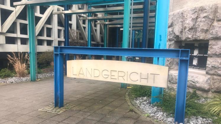 Am zweiten Verhandlungstag vor dem Bielefelder Landgericht sagten Einsatzkräfte aus, die am Tag des Brandes einer Lagerhalle in Börninghausen am 28. April 2019 als erste vor Ort waren.